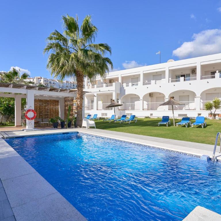 Nerja Vacaciones Apartamentos - Habitación Triple con ducha - 1