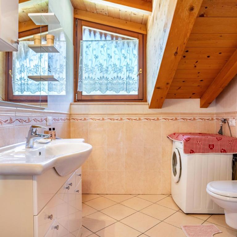 Cuore delle Dolomiti - Appartamento Deluxe con 2 Camere da Letto e Vista Giardino - 21