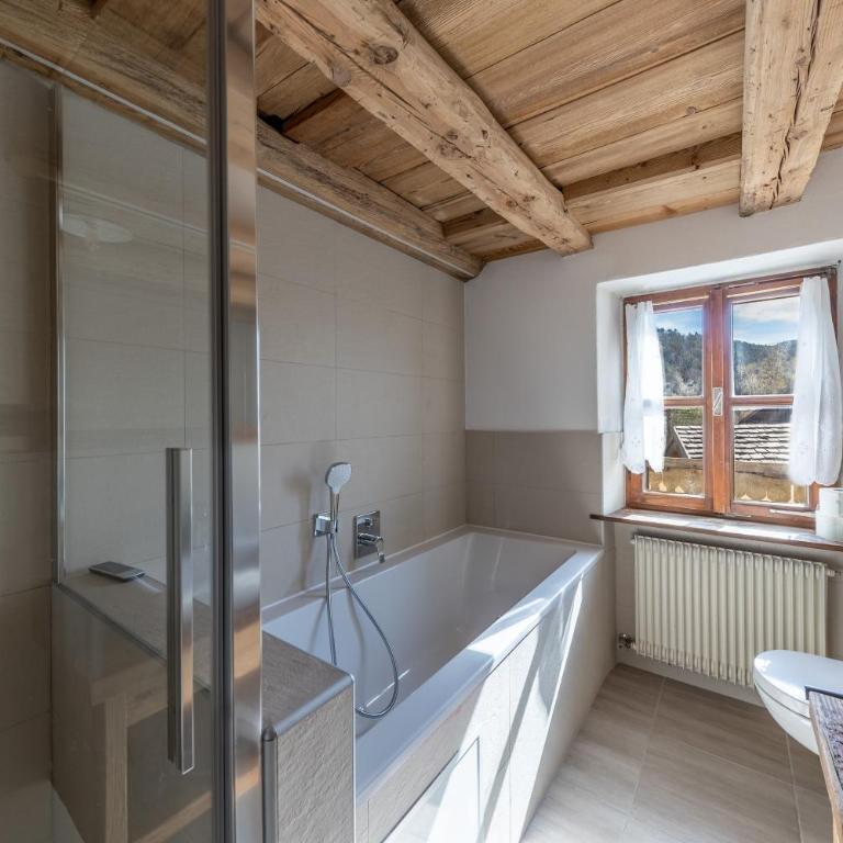 Malgorerhof Mathilde - Two-Bedroom Deluxe Apartment with Garden View - 8