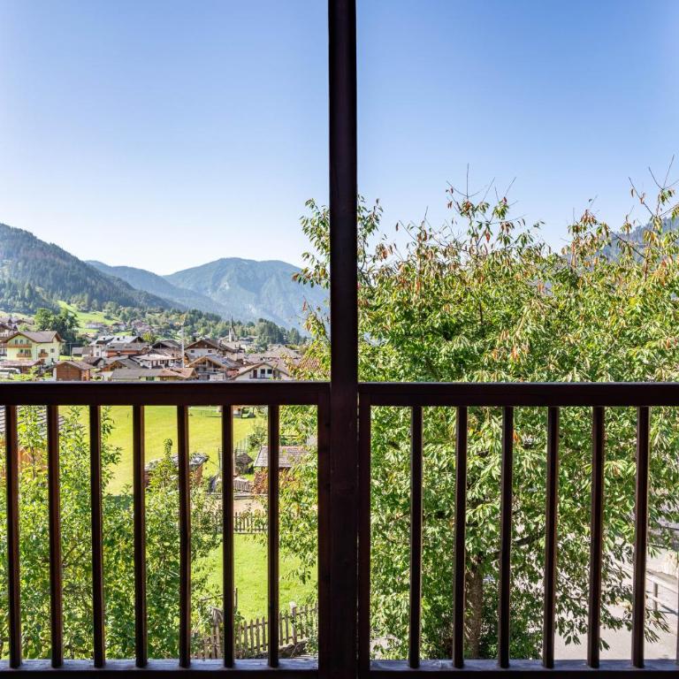 Cuore delle Dolomiti - Appartamento Deluxe con 2 Camere da Letto e Vista Giardino - 10