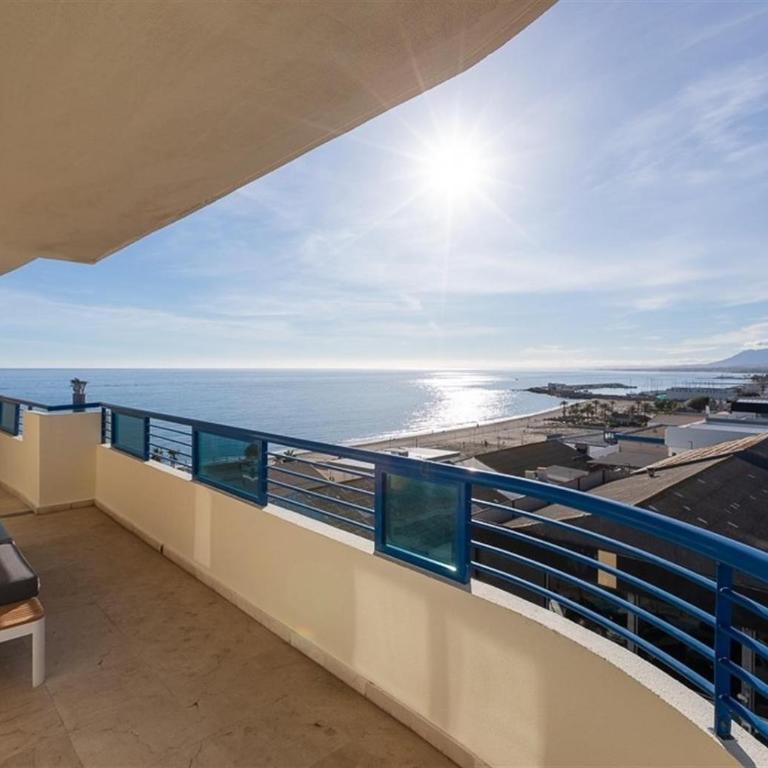 Fabulous first line beach apartment - Two-Bedroom Deluxe Apartment with Ocean View - 1