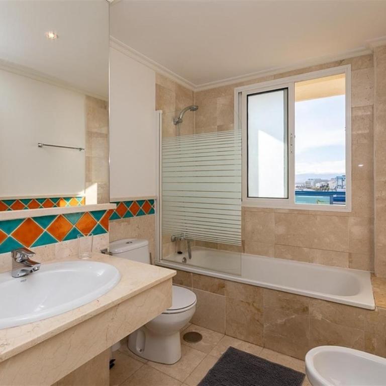 Fabulous first line beach apartment - Two-Bedroom Deluxe Apartment with Ocean View - 5