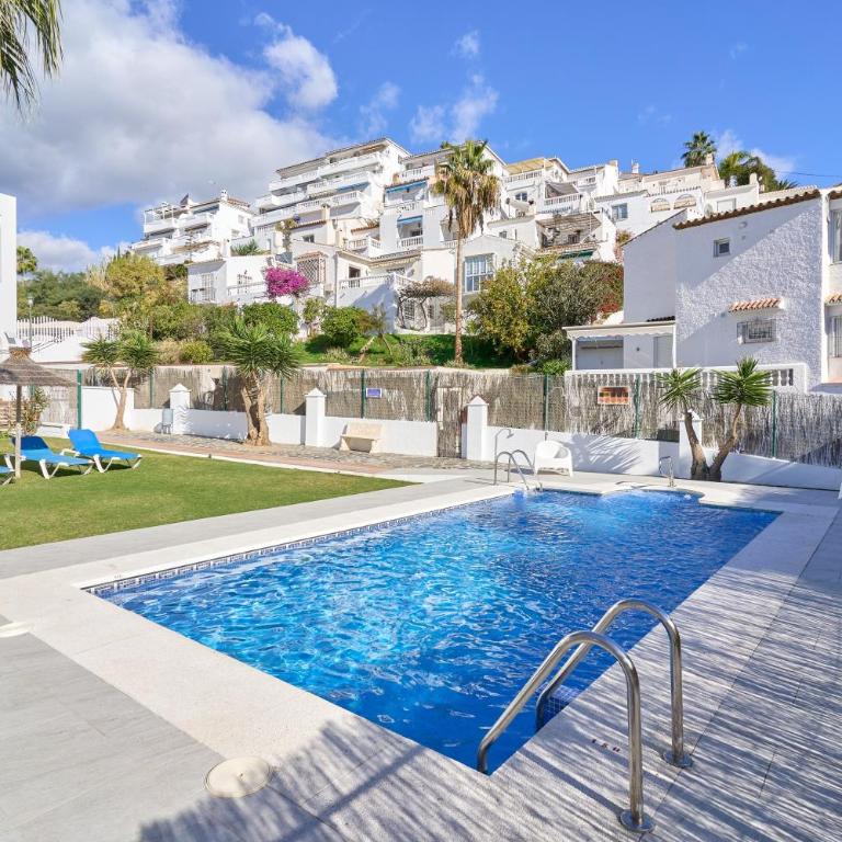 Nerja Vacaciones Apartamentos - Habitación Triple con ducha - 1