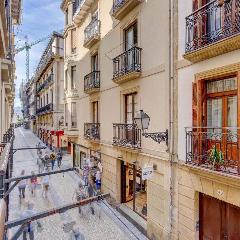 Historic building, centrally located, close to eve - Apartamento de 1 dormitorio - 41