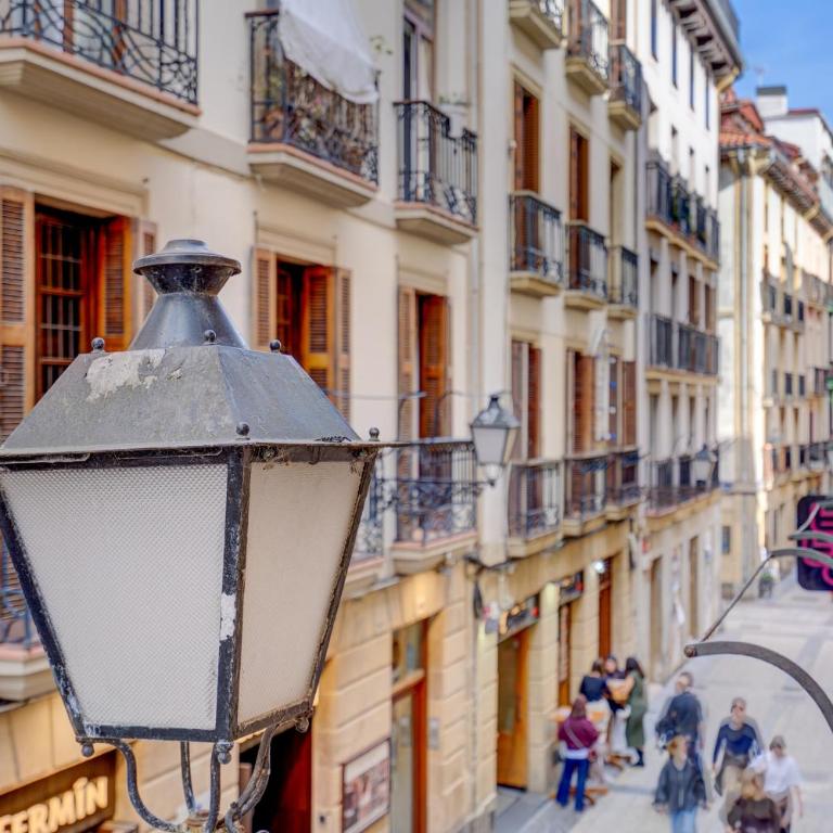 Historic building, centrally located, close to eve - Apartamento de 1 dormitorio - 44