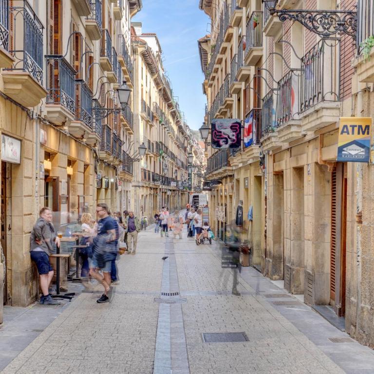 Historic building, centrally located, close to eve - Apartamento de 1 dormitorio - 49