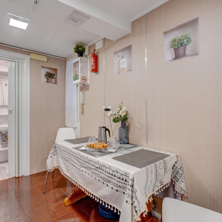 Historic building, centrally located, close to eve - Apartamento de 1 dormitorio - 26