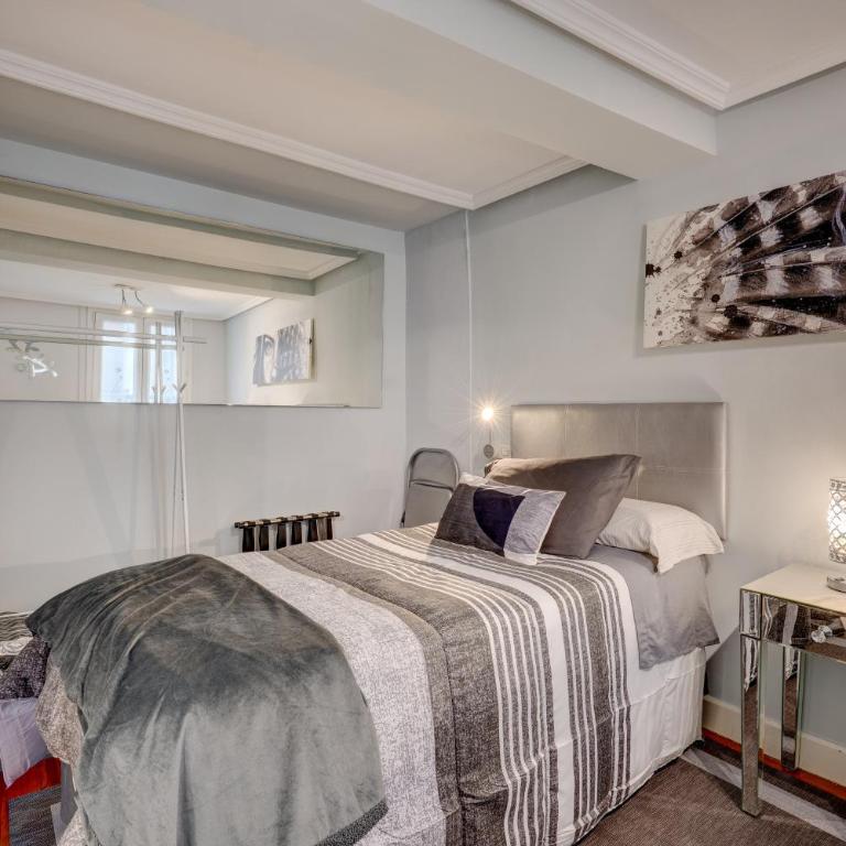 Historic building, centrally located, close to eve - Apartamento de 1 dormitorio - 2