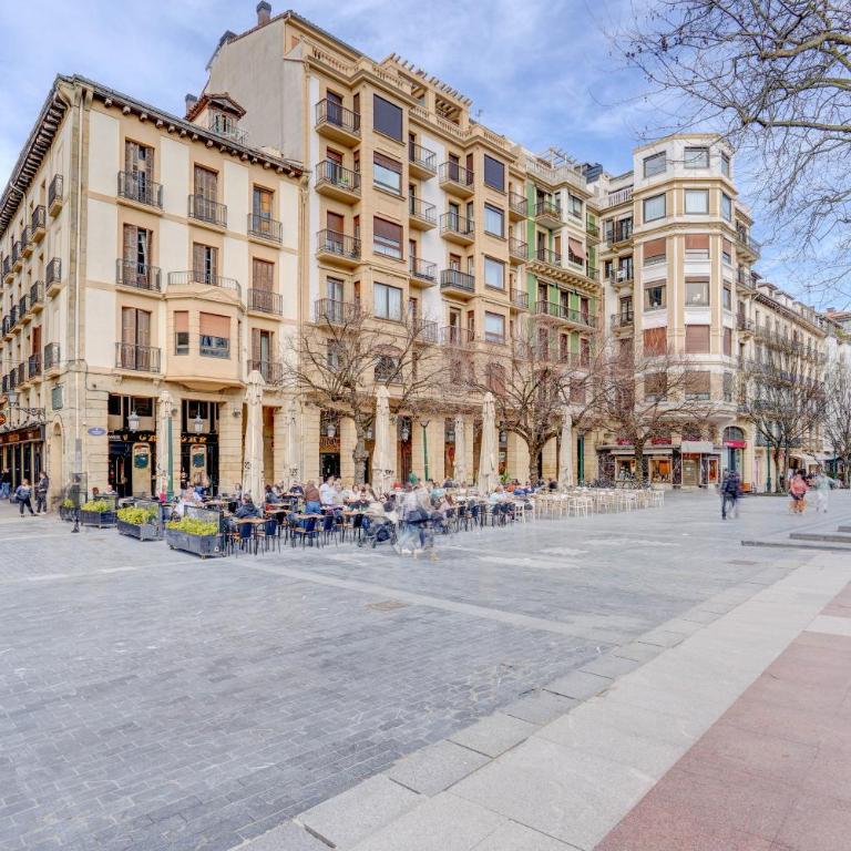 Historic building, centrally located, close to eve - Apartamento de 1 dormitorio - 48