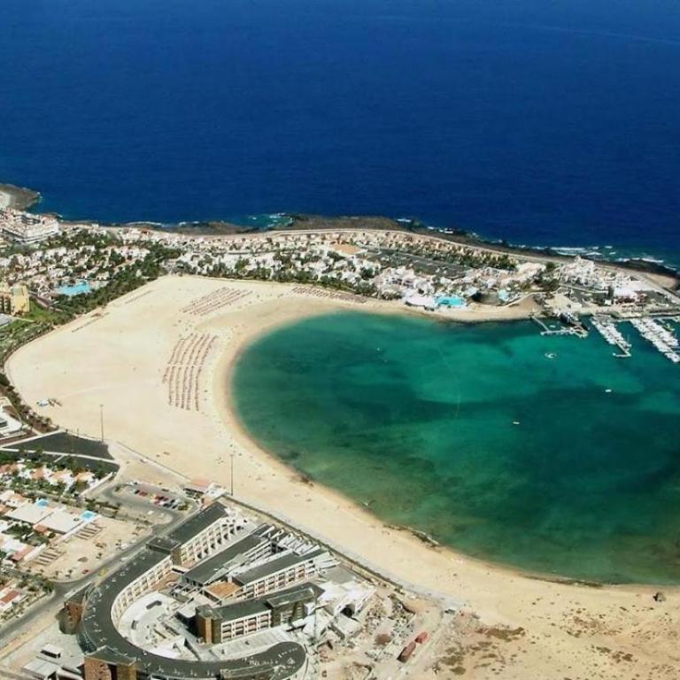 A-32 Arenas - Three-Bedroom Premium Apartment with Balcony - 21