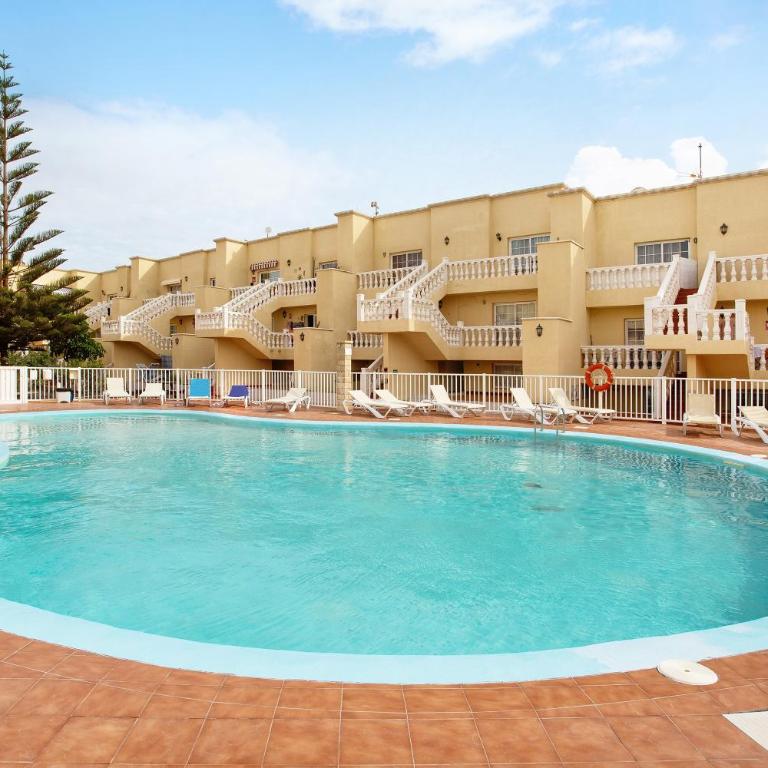 A-32 Arenas - Three-Bedroom Premium Apartment with Balcony - 2