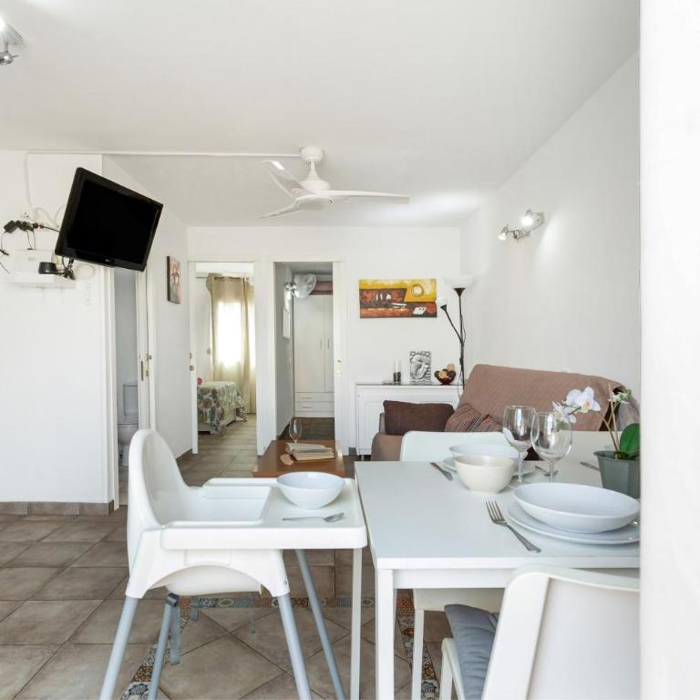A-32 Arenas - Three-Bedroom Premium Apartment with Balcony - 14