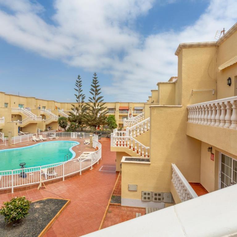 A-32 Arenas - Three-Bedroom Premium Apartment with Balcony - 17