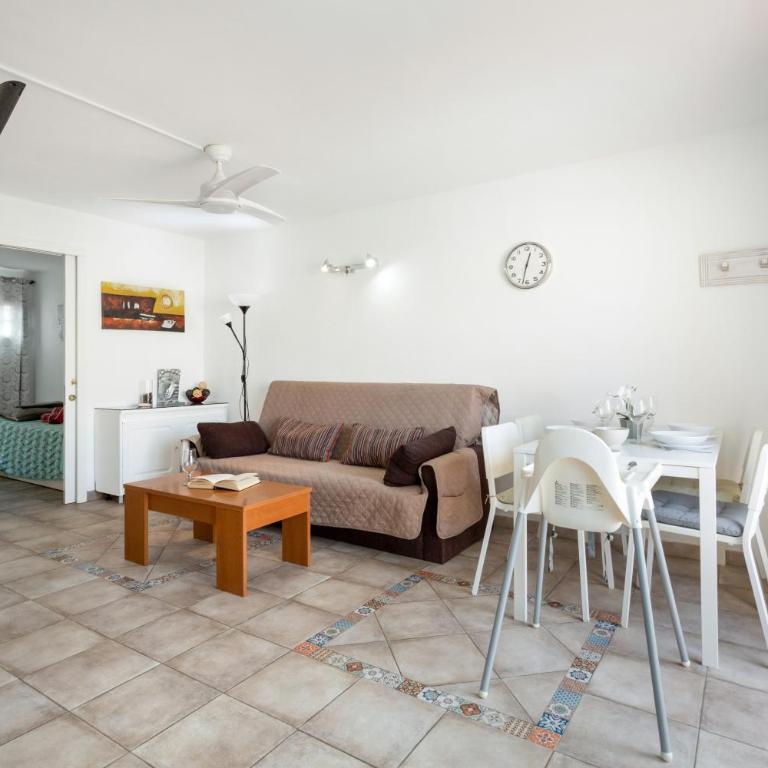 A-32 Arenas - Three-Bedroom Premium Apartment with Balcony - 9