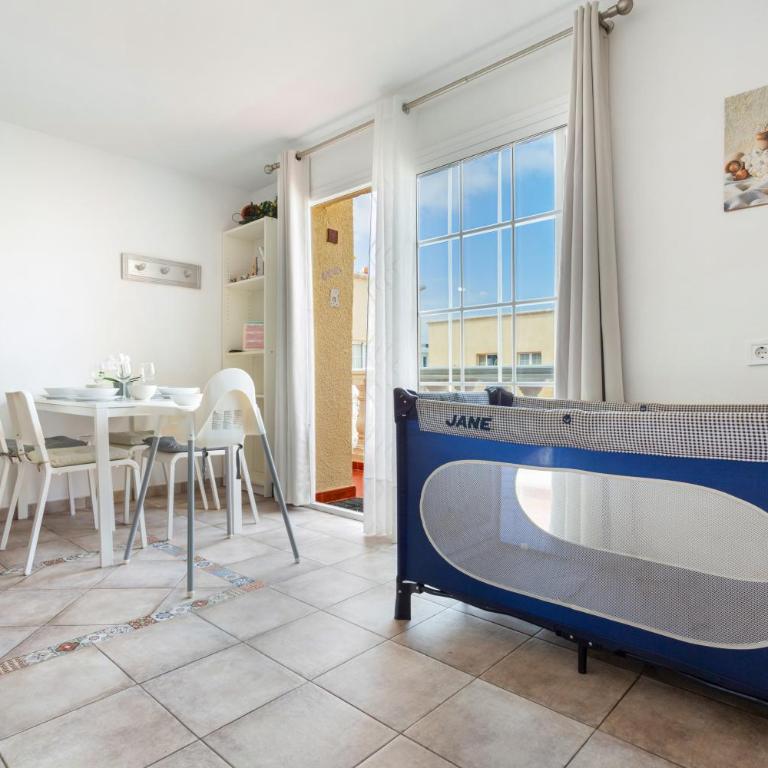 A-32 Arenas - Three-Bedroom Premium Apartment with Balcony - 15