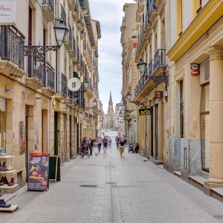 Historic building, centrally located, close to eve - Apartamento de 1 dormitorio - 50