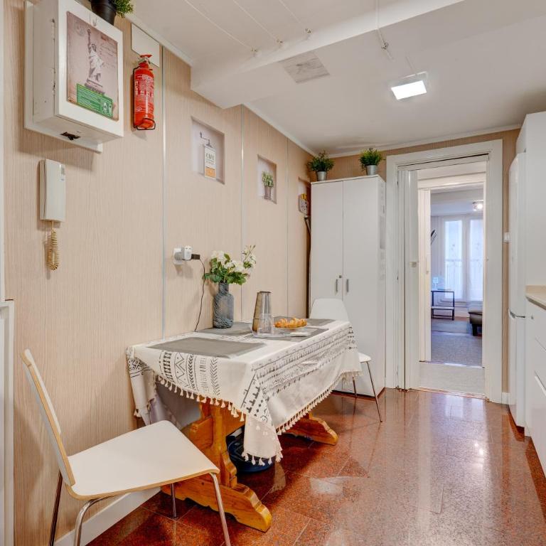 Historic building, centrally located, close to eve - Apartamento de 1 dormitorio - 25
