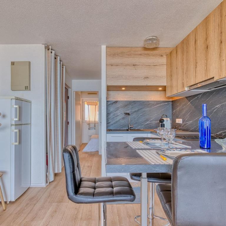 Michelet - Superior One-Bedroom Apartment with Balcony - 9