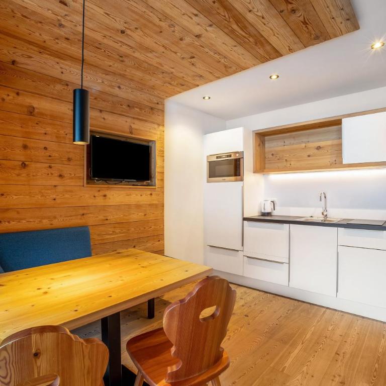 Stoana Apt 3-1 - Deluxe-Apartment mit 2 Schlafzimmern und Gartenblick - 5