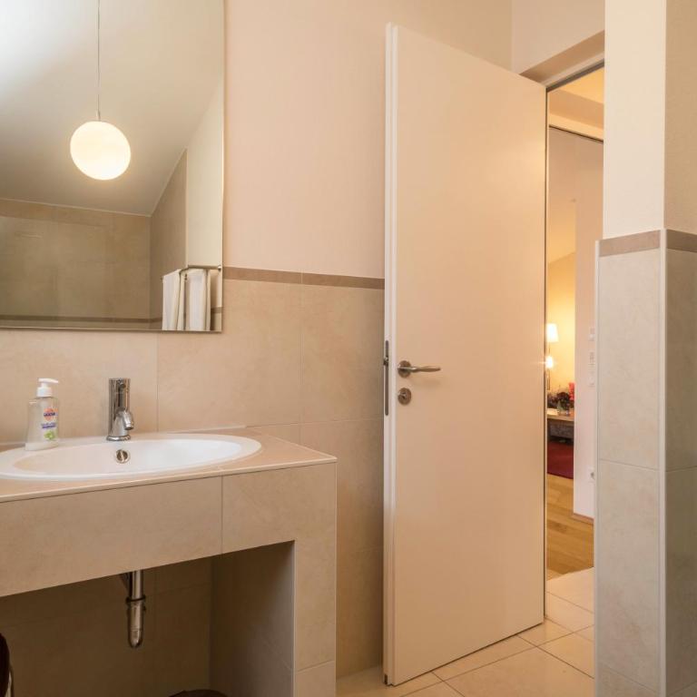 Pfirsichblüte - Superior One-Bedroom Apartment with Balcony - 21