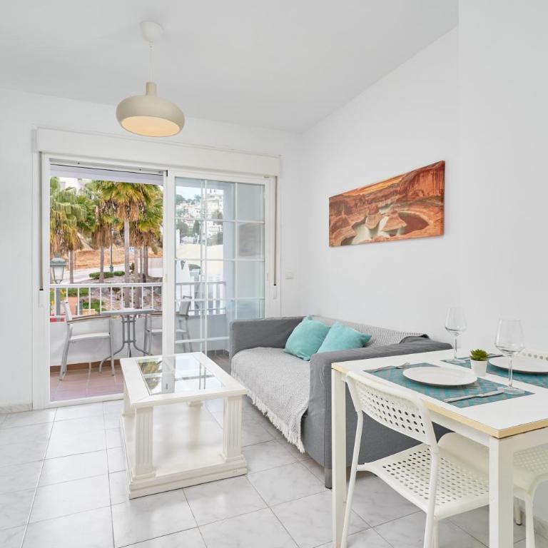 Nerja Vacaciones Apartamentos - Apartamento Deluxe de 2 dormitorios con balcón - 1