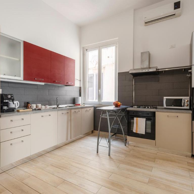 Fb House - Appartamento Deluxe con 2 Camere da Letto e Balcone - 5