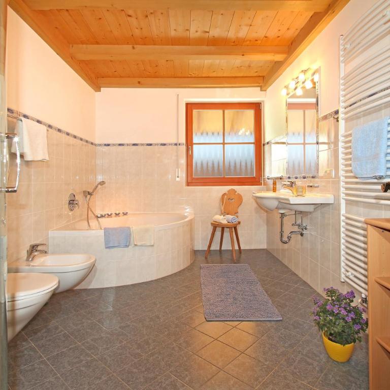 Niglutsch Apartement Puflatsch - Two-Bedroom Deluxe Apartment with Garden View - 7