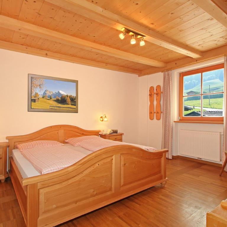 Niglutsch Apartement Puflatsch - Two-Bedroom Deluxe Apartment with Garden View - 5