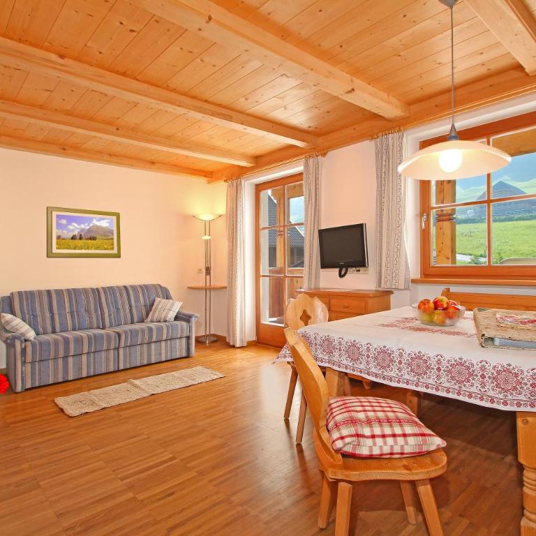 Niglutsch Apartement Puflatsch - Two-Bedroom Deluxe Apartment with Garden View - 2