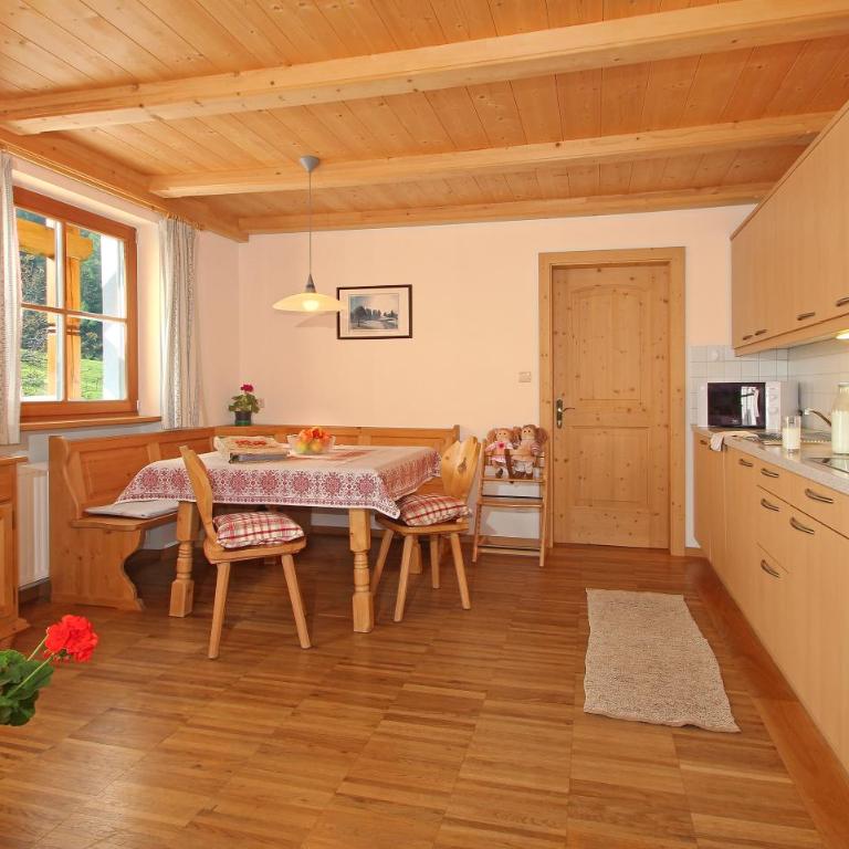 Niglutsch Apartement Puflatsch - Two-Bedroom Deluxe Apartment with Garden View - 4