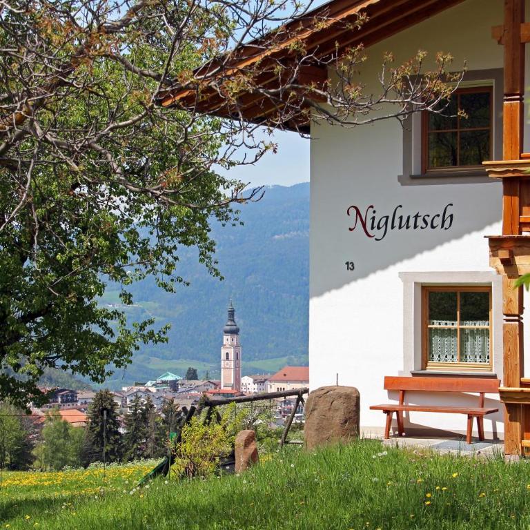 Niglutsch Apartement Puflatsch - Two-Bedroom Deluxe Apartment with Garden View - 1