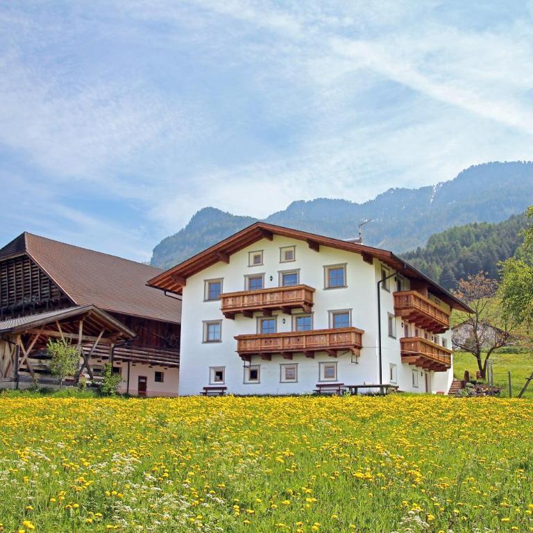 Niglutsch Apartement Puflatsch - Two-Bedroom Deluxe Apartment with Garden View - 3