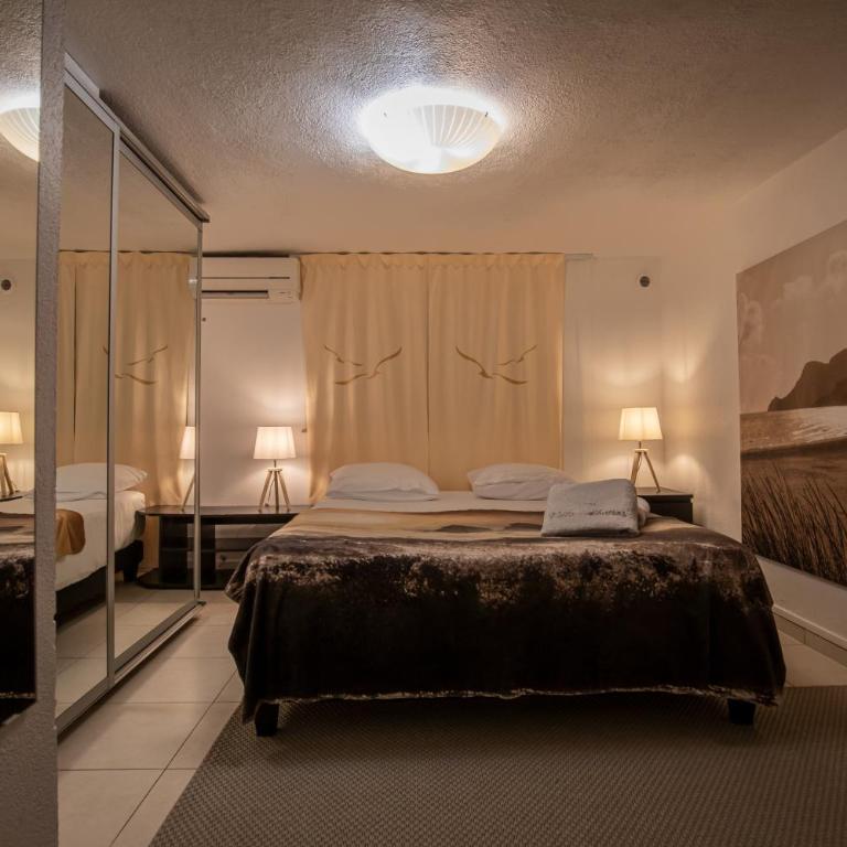 Le Ponton et son spa - Two-Bedroom Deluxe Apartment with Ocean View - 2
