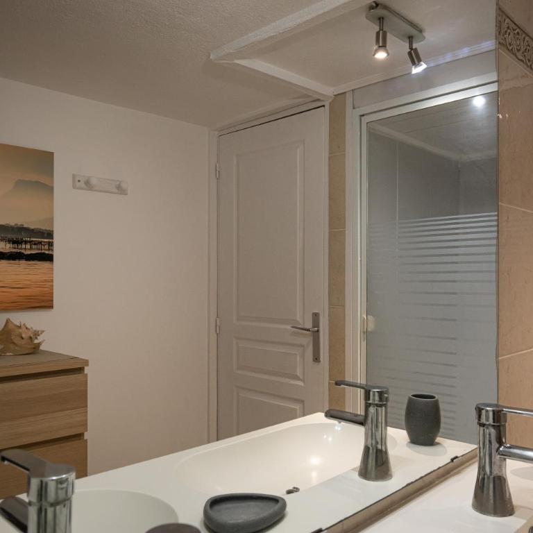 Le Ponton et son spa - Two-Bedroom Deluxe Apartment with Ocean View - 7