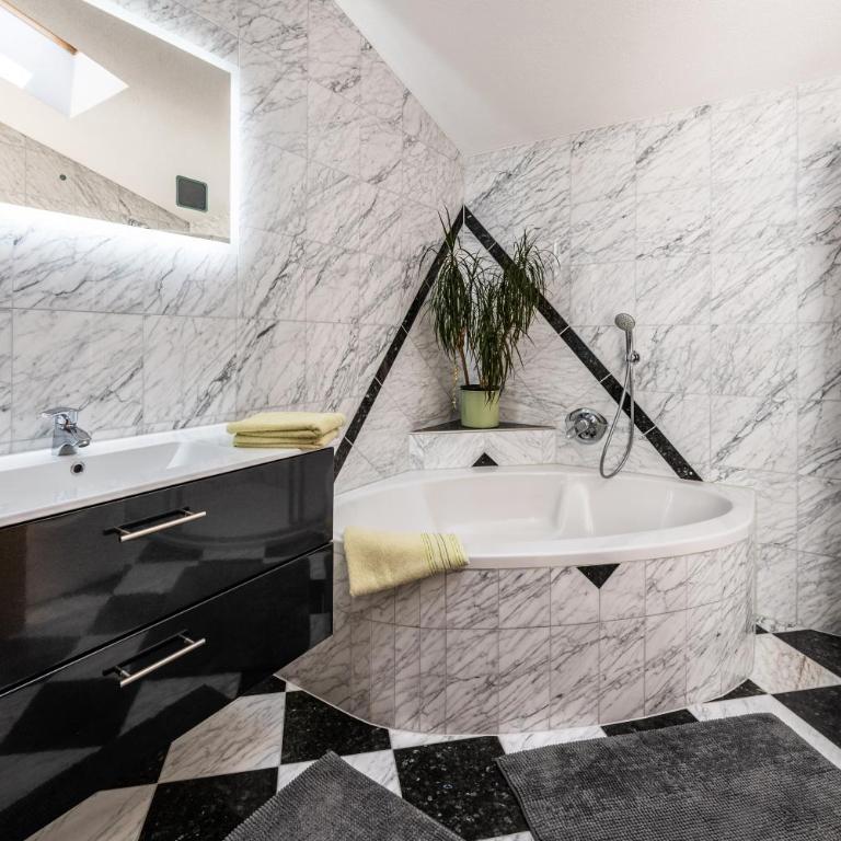 Haus Rudi - Premium Apartment mit 3 Schlafzimmern und Balkon - 17