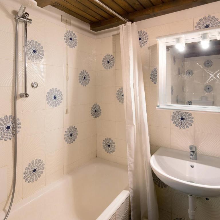Baite Costaccia Appartamento 4a - Appartamento Deluxe con 2 Camere da Letto e Vista Giardino - 14