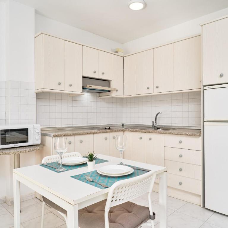Nerja Vacaciones Apartamentos - Habitación Cuádruple con ducha - 6