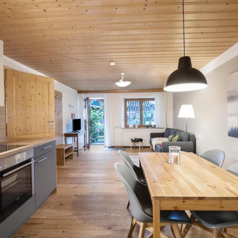 Ferienwohnung Zugspitze - Superior Apartment mit 1 Schlafzimmer und Balkon - 7