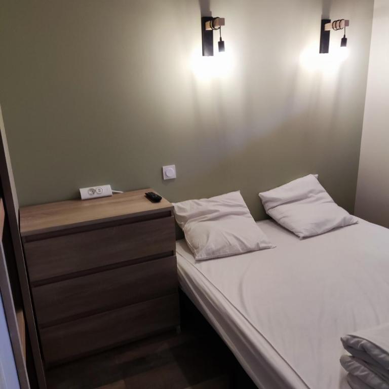 Chalet Les Angles - Two-Bedroom Chalet - 13
