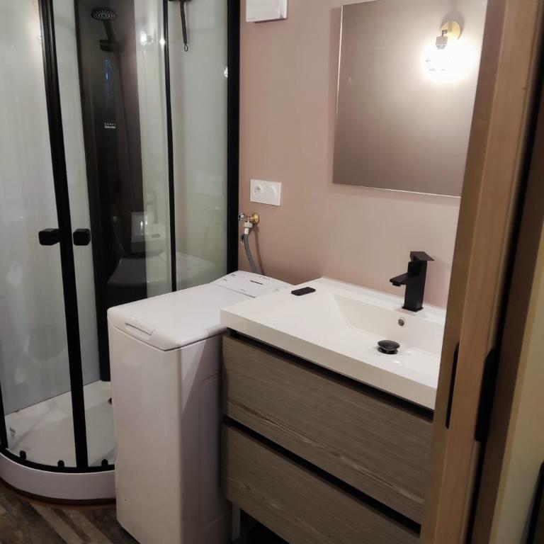 Chalet Les Angles - Two-Bedroom Chalet - 11