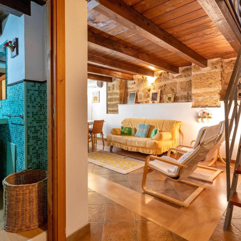 Alghero Old Town Charm - Sardinia - Superior Apartment with City View - 8