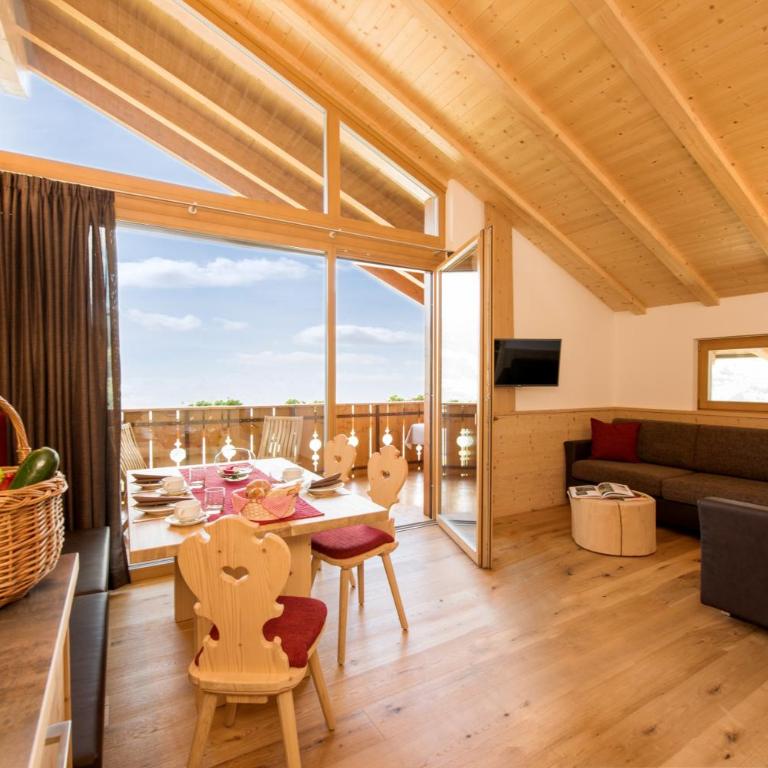 Haus Sonnegg Panoramasuite - Two-Bedroom Deluxe Apartment with Garden View - 1