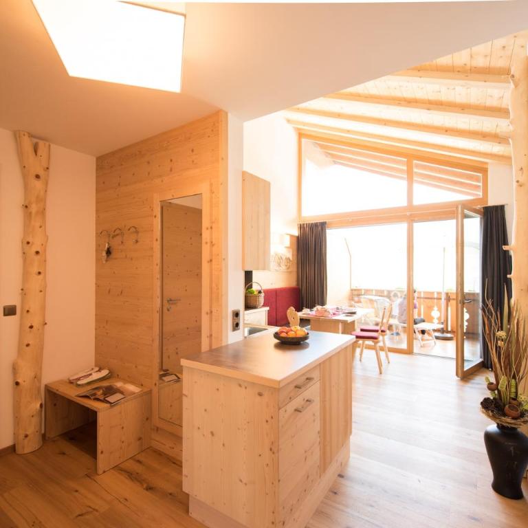 Haus Sonnegg Panoramasuite - Two-Bedroom Deluxe Apartment with Garden View - 2