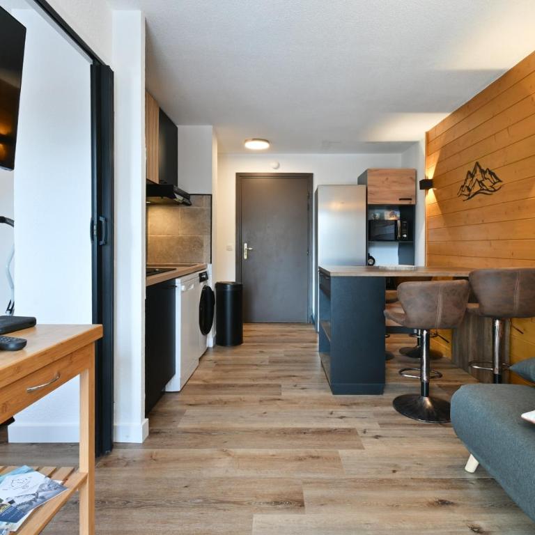 Les Marmottes - Piscine et Sauna - Two-Bedroom Deluxe Apartment with Garden View - 4
