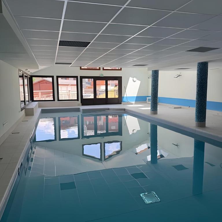Les Marmottes - Piscine et Sauna - Two-Bedroom Deluxe Apartment with Garden View - 28