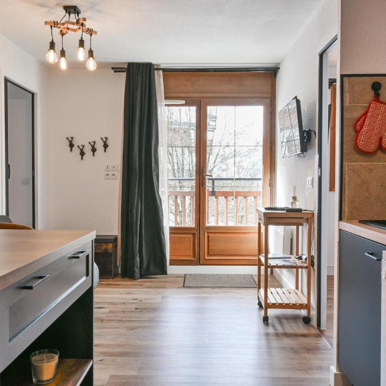 Les Marmottes - Piscine et Sauna - Two-Bedroom Deluxe Apartment with Garden View - 16