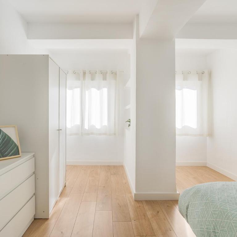 Piso Garaje Gratis Granada - Two-Bedroom Deluxe Apartment with Balcony - 14