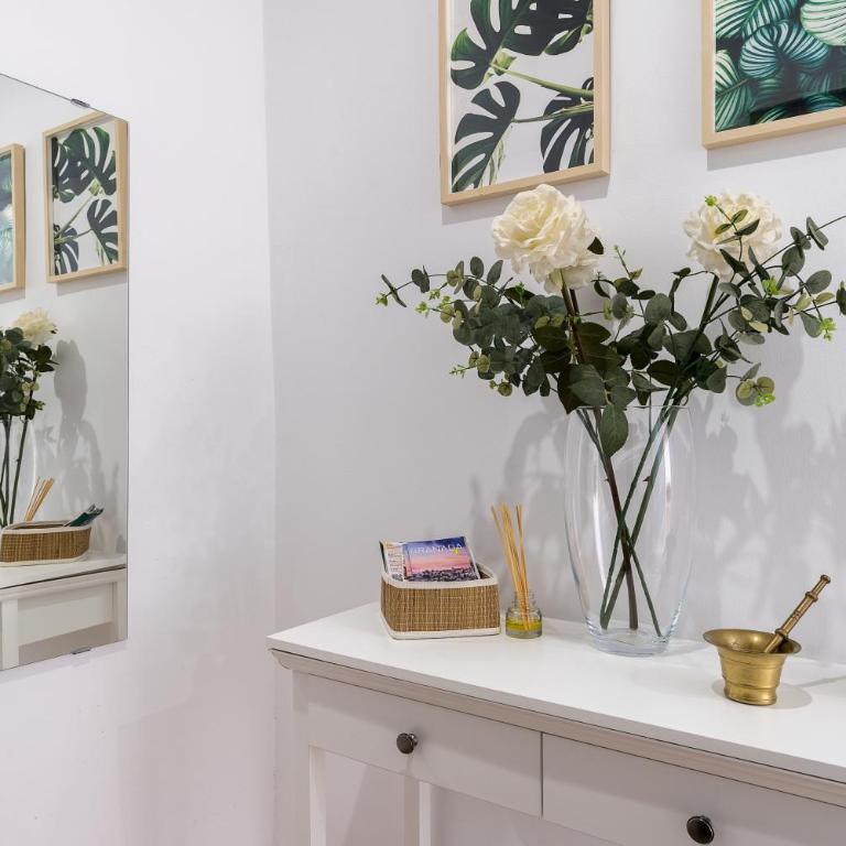 Piso Garaje Gratis Granada - Two-Bedroom Deluxe Apartment with Balcony - 28