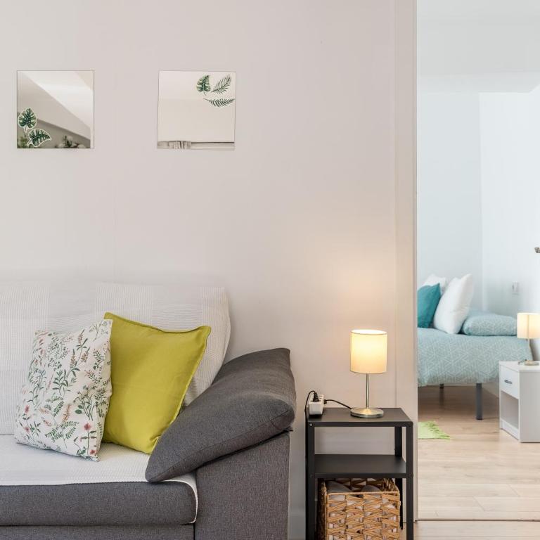 Piso Garaje Gratis Granada - Two-Bedroom Deluxe Apartment with Balcony - 10