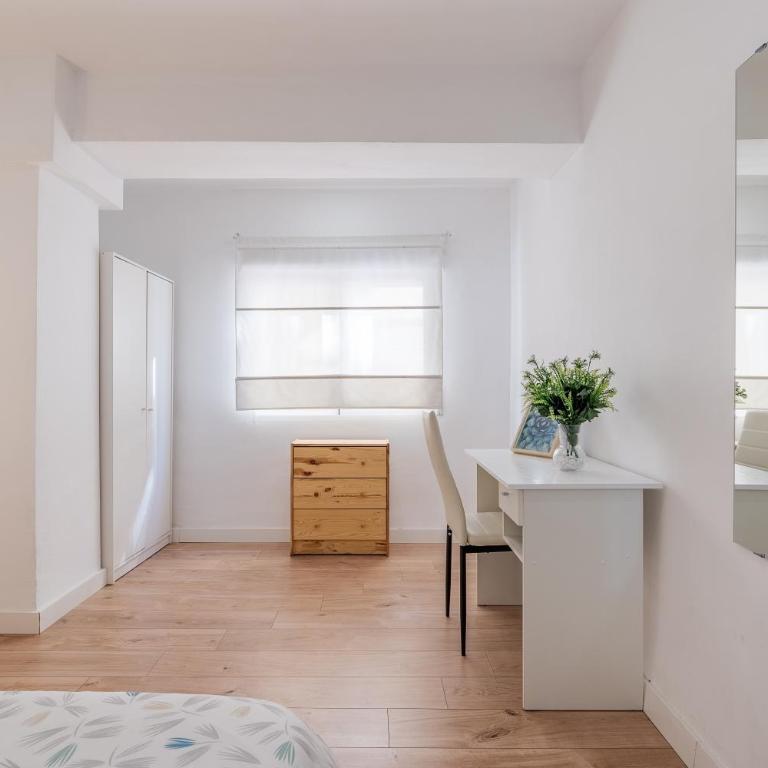 Piso Garaje Gratis Granada - Two-Bedroom Deluxe Apartment with Balcony - 19